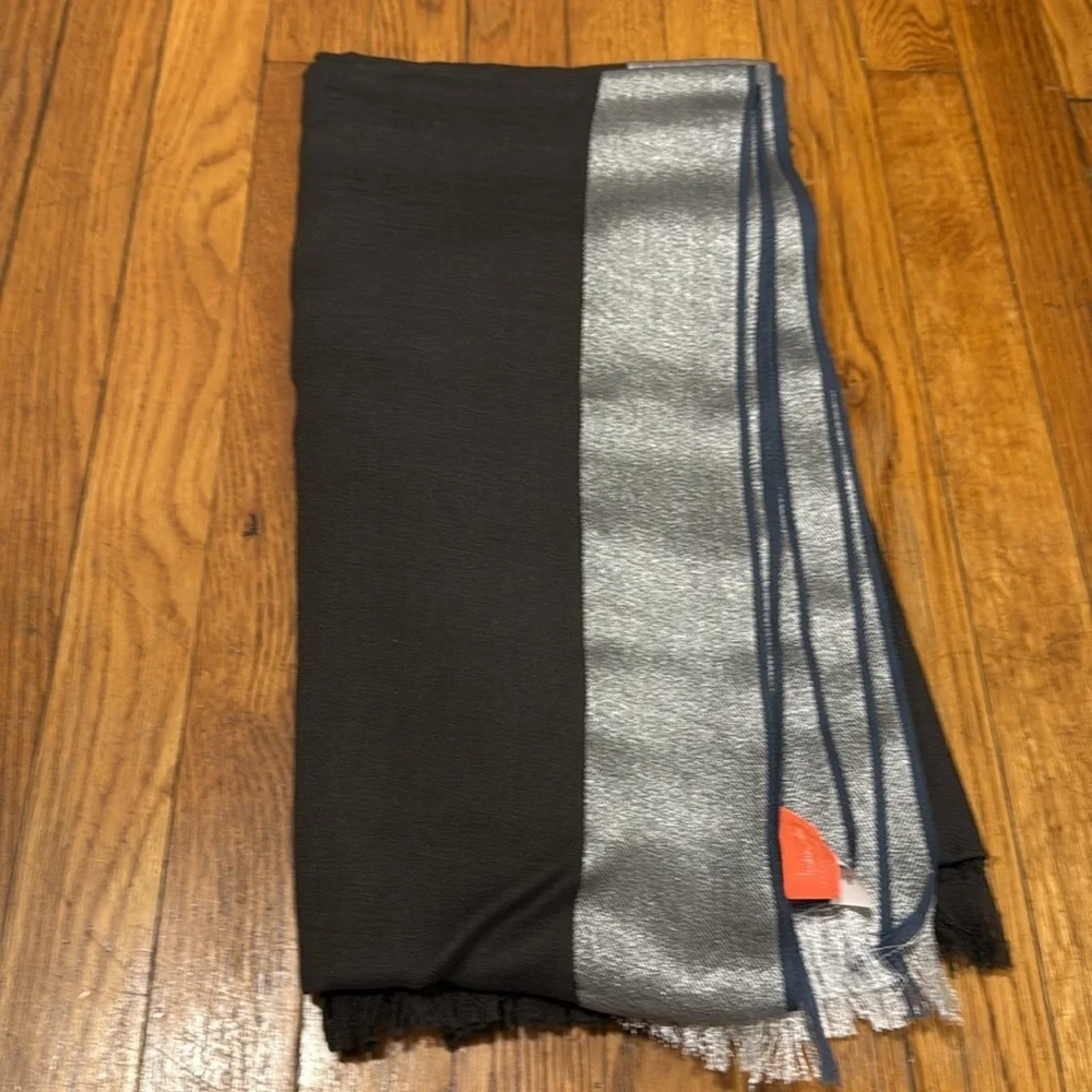 India Hicks Wool Queen’s Highway Scarf Wrap New WITHOUT TAG OR BOX metallic